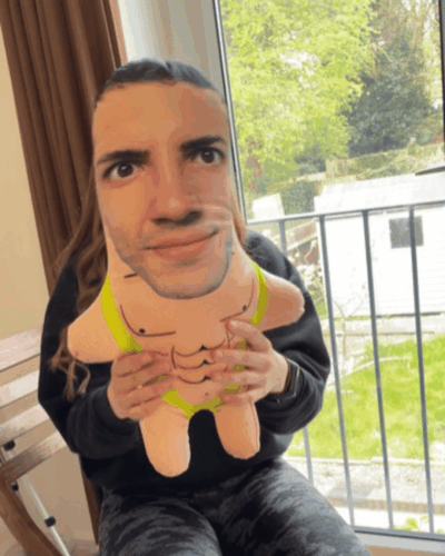 Click to view full screen Μίνι Εγώ – Προσωποποιημένο Μαξιλάρι με Πρόσωπο photo review